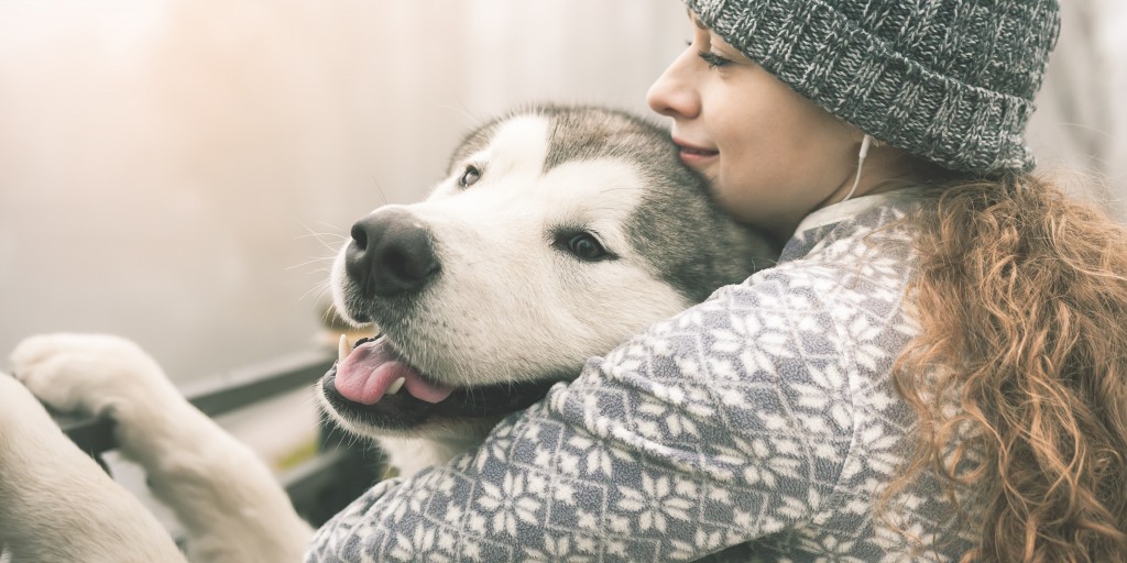 woman enjoying the psychological benefits of pet ownership