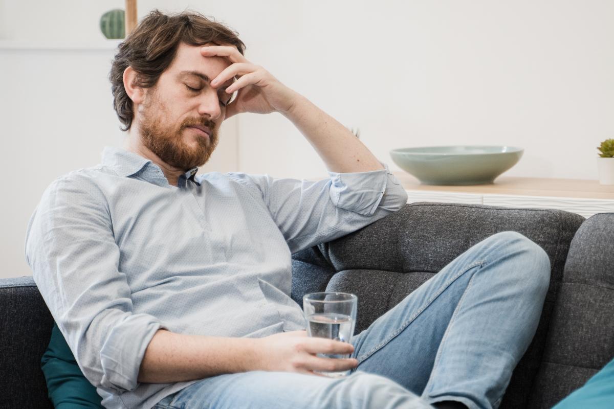 a man deals with alcohol withdrawal symptoms safely in treatment