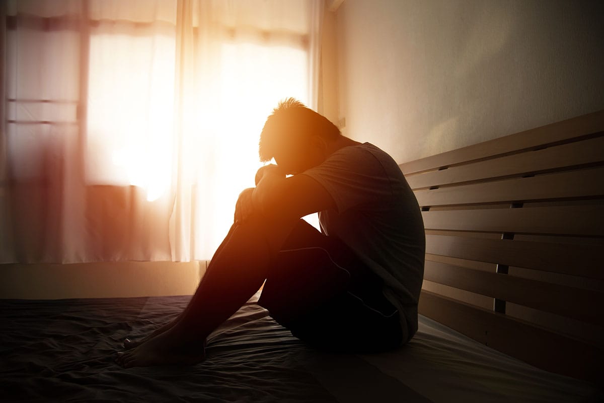 man struggles with alcohol withdrawal symptoms