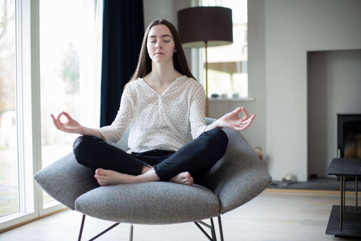 teen-meditating-in-a-holistic-approach